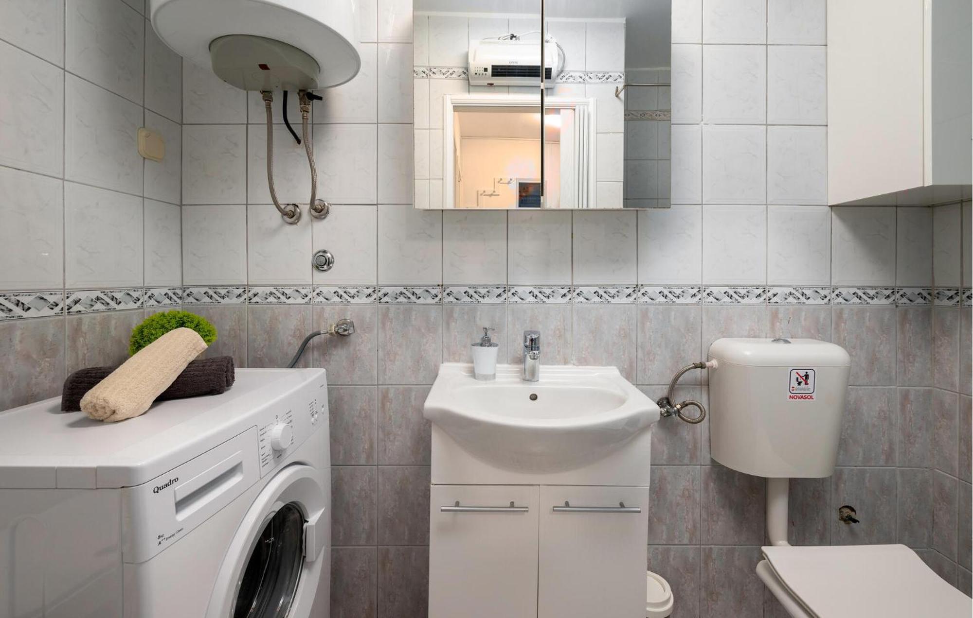 2 Bedroom Gorgeous In Apartment