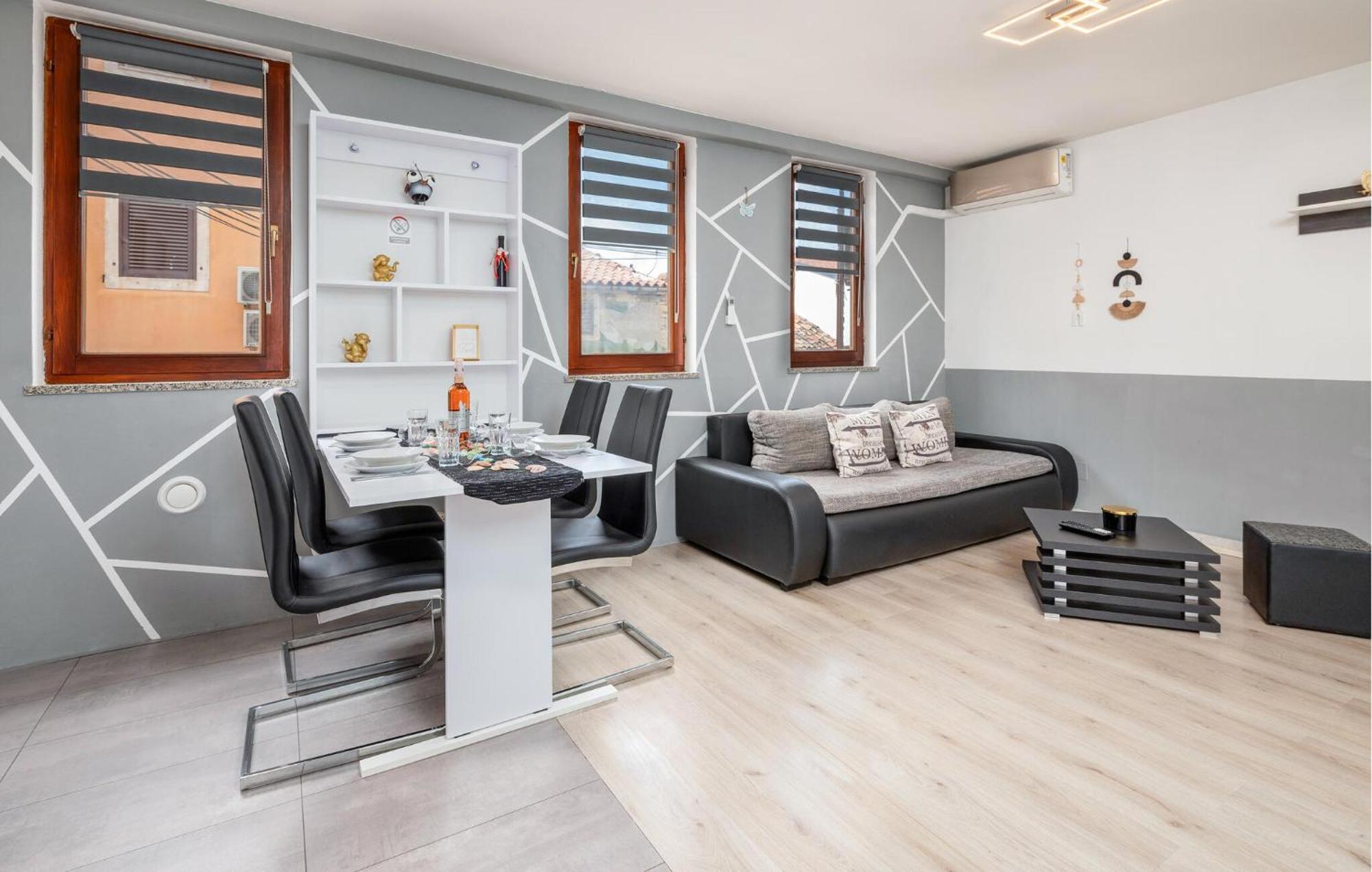 2 Bedroom Gorgeous In Apartment Pula